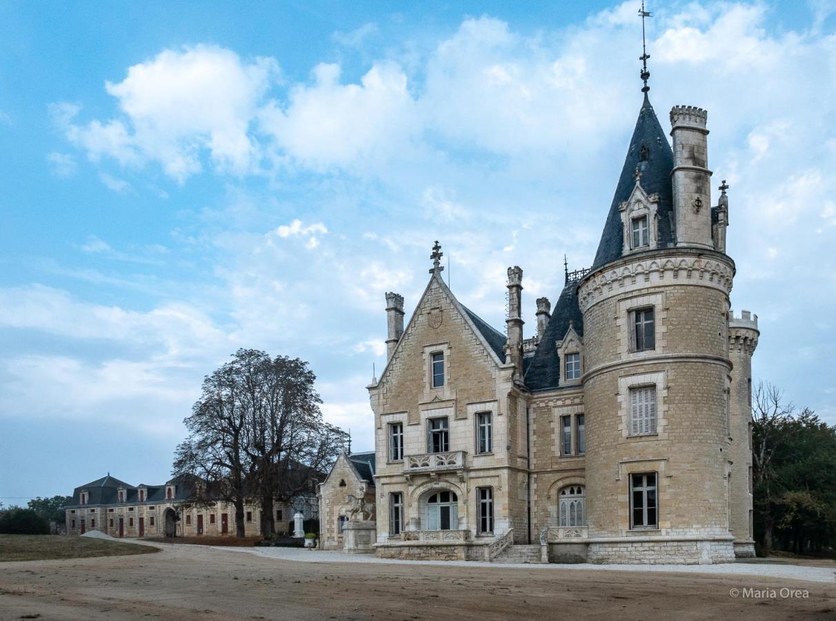 Chateau Des Chevaliers De Londigny Exterior photo
