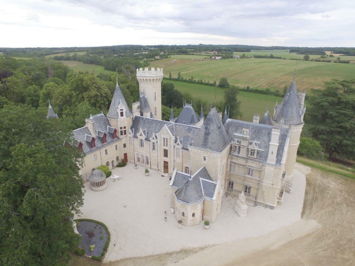 Chateau Des Chevaliers De Londigny Exterior photo